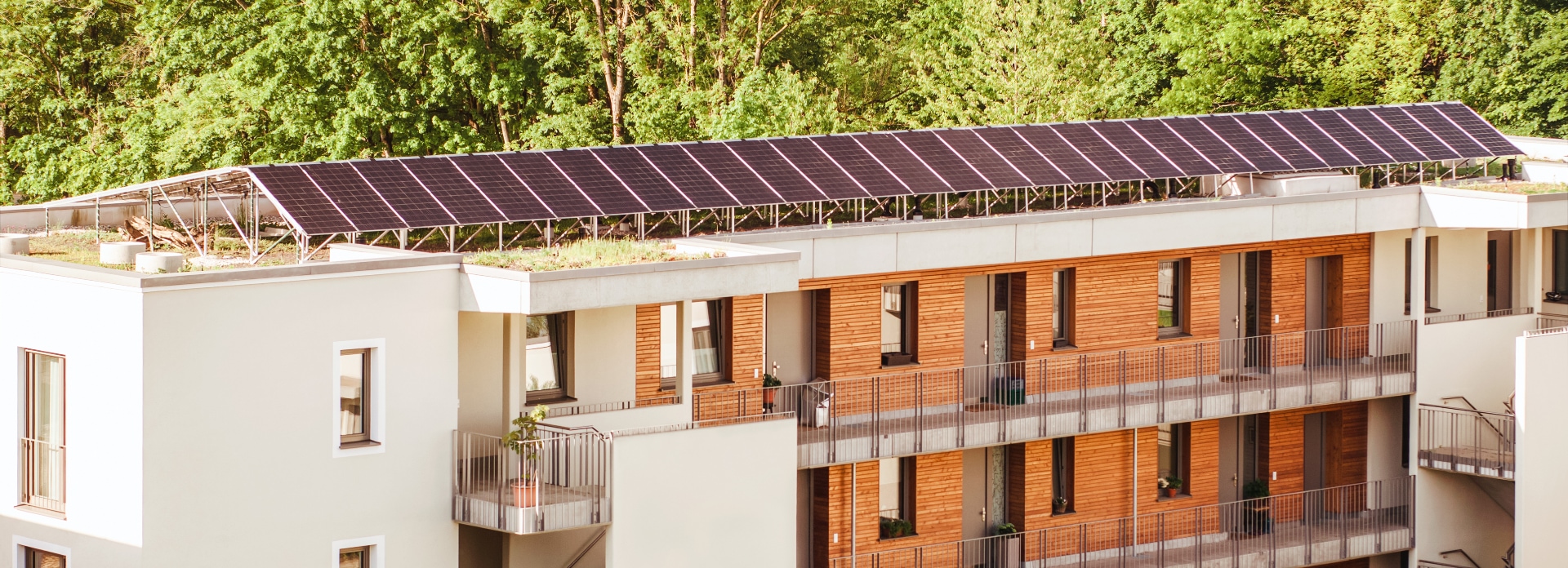 Featured image for “Postavitev nove sončne elektrarne na različnih tipih ravnih streh”